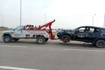 Manjeet Towing Services, Car Towing Services In Chandigarh, 24 Hour Car Towing Service In Chandigarh, Car Towing Service near me, Car Tochan Service near me, Car Recovery van near me 